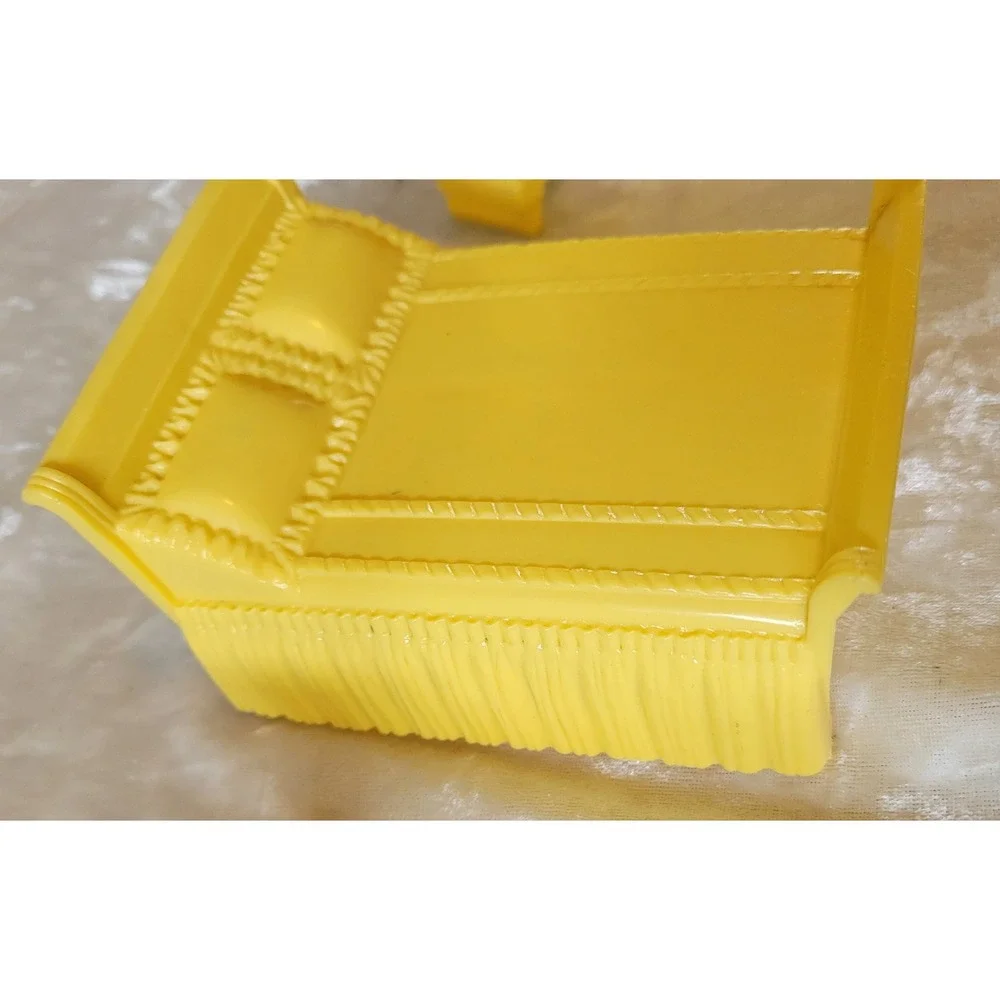 Vtg 1950s Louis Marx Toys Lt Yellow Plastic Dollhouse Bedroom Furniture Set 1:16